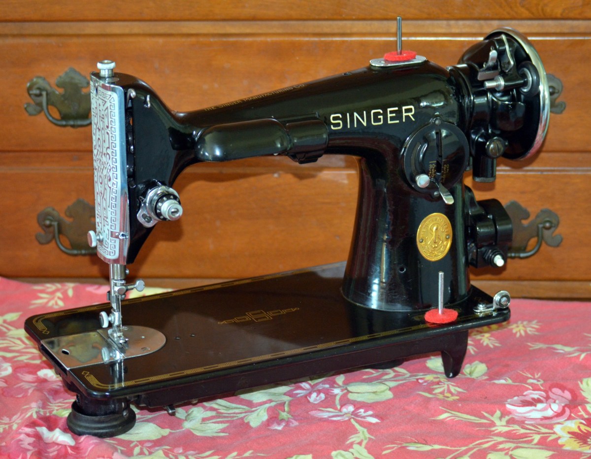 Restoration of a Vintage 1940 Singer 201-2 – Professionally 