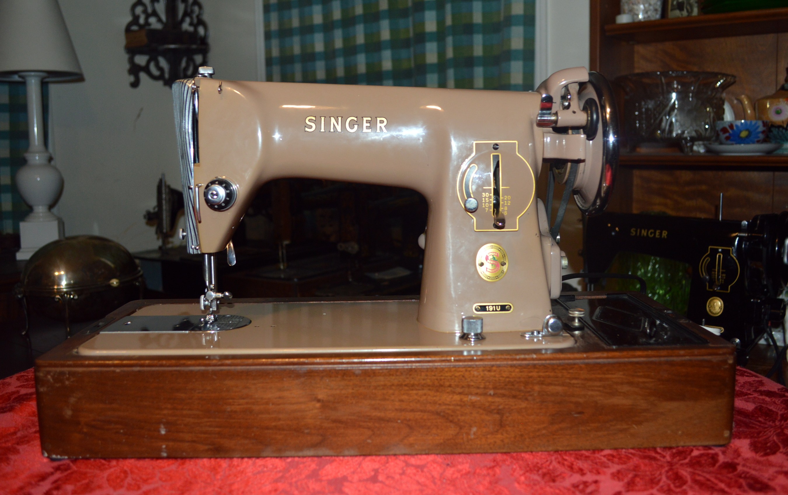 Restoration of a Vintage Singer Model 191U – Professionally